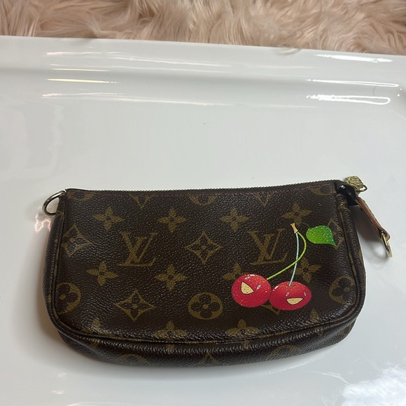 LOUIS VUITTON CHERRY 🍒 MURIKAMI POCHETTE VINTAGE - Picture 9 of 10